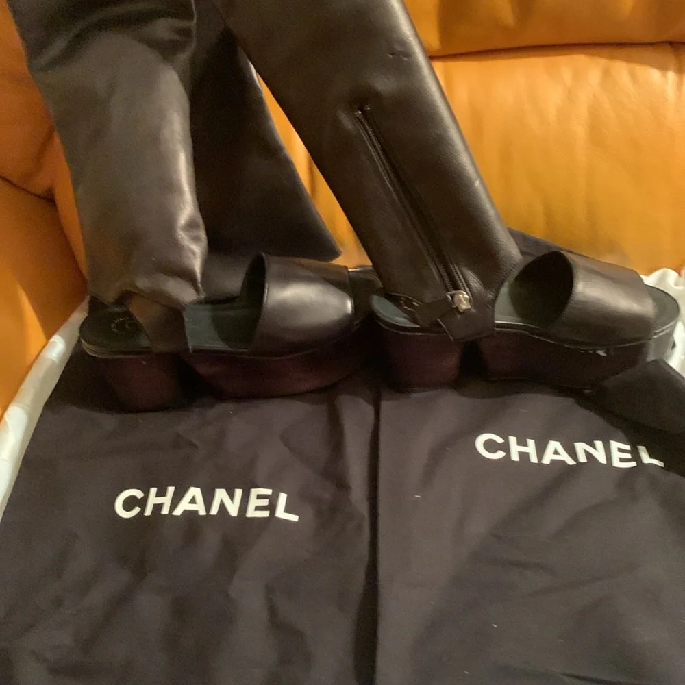Chanel - Picture 3 of 9